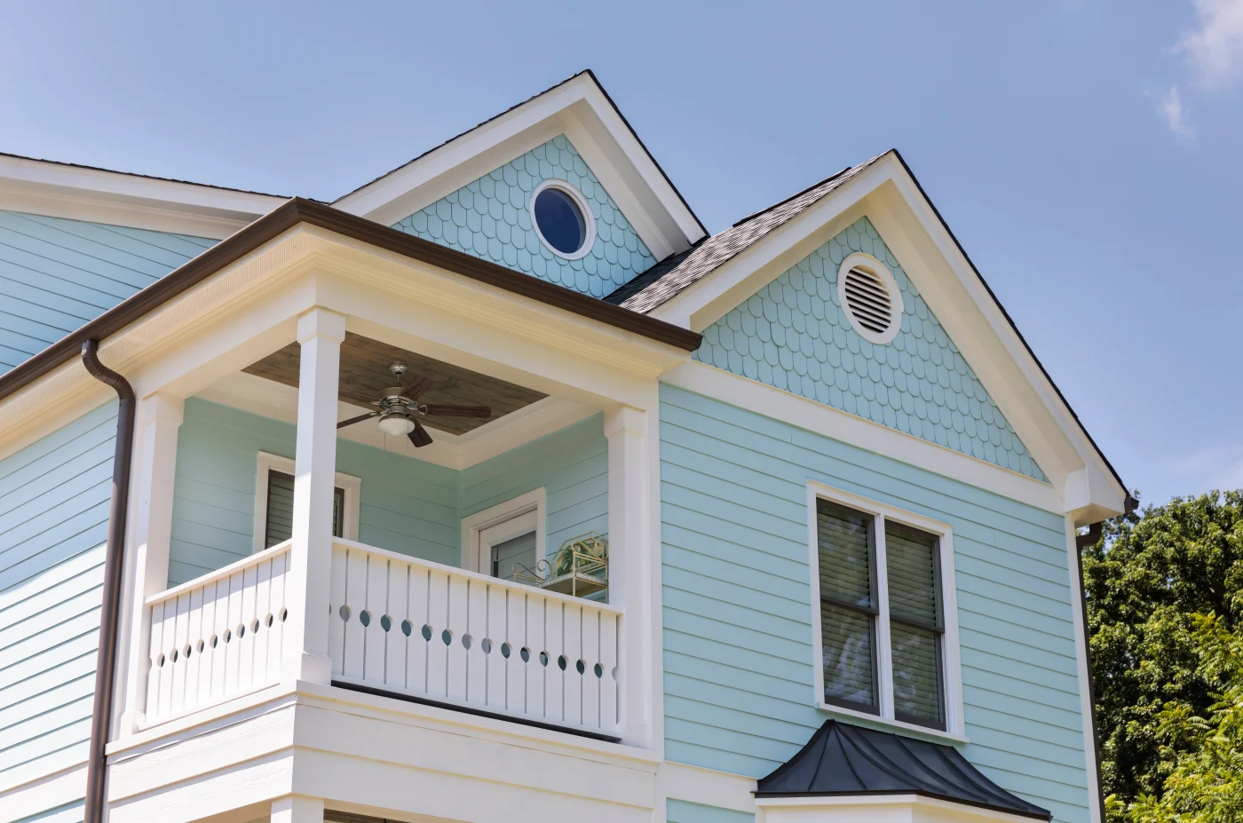 Close-up of home siding in Pasadena, TX