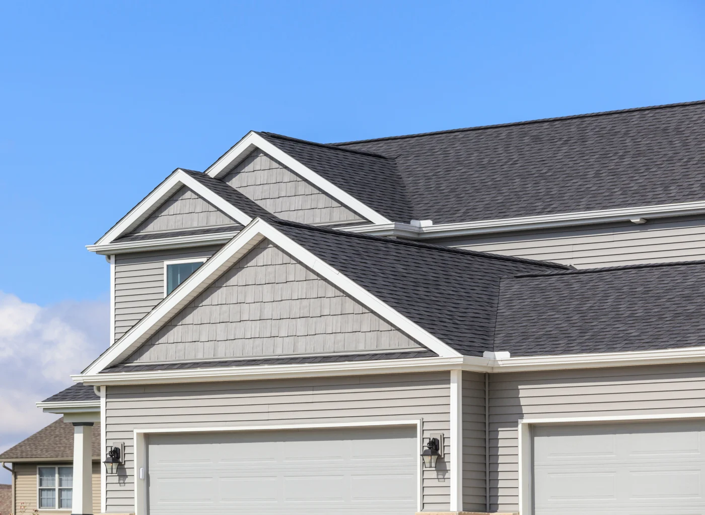 Contractor installs brand new home siding